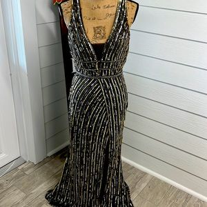 Mac Duggal size 6 true size